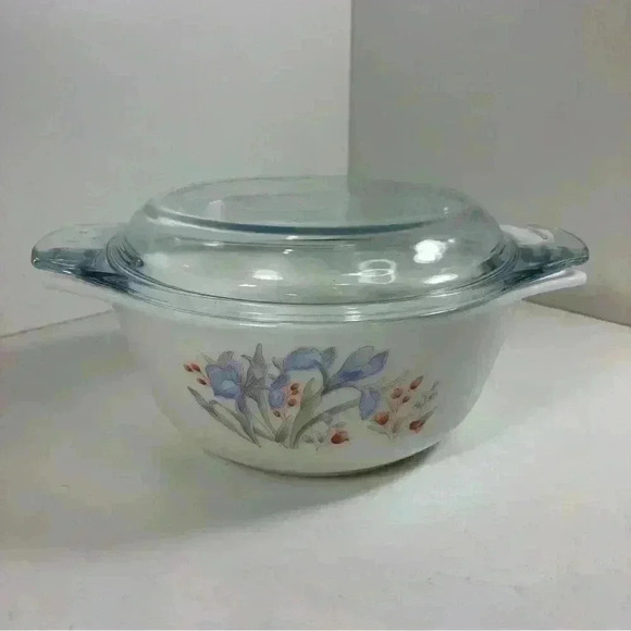 Vintage Pyrex England Blue Iris small casserole dish  with lid - Picture 1 of 10